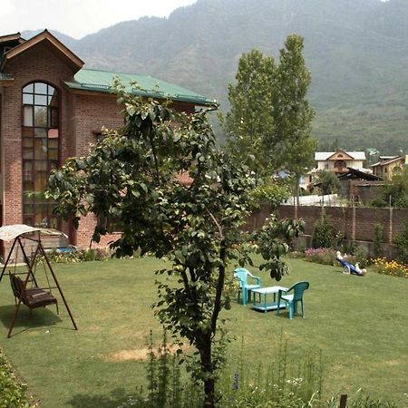 Sheesha Residency Hotel Srinagar  Bagian luar foto