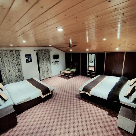 Sheesha Residency Hotel Srinagar  Bagian luar foto