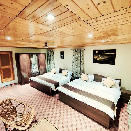 Sheesha Residency Hotel Srinagar  Bagian luar foto