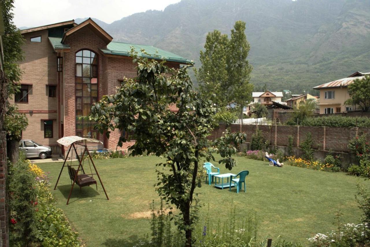 Sheesha Residency Hotel Srinagar  Bagian luar foto