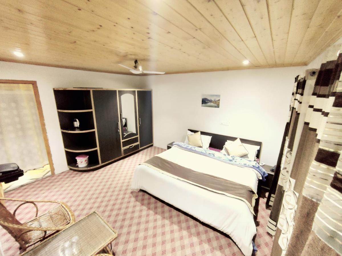 Sheesha Residency Hotel Srinagar  Bagian luar foto