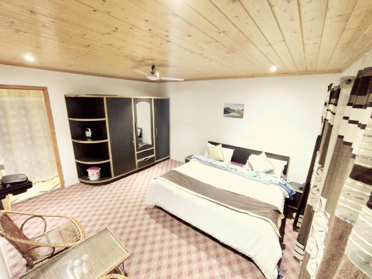 Sheesha Residency Hotel Srinagar  Bagian luar foto