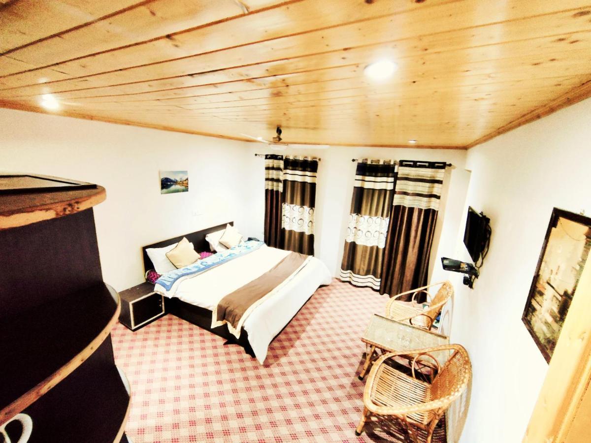 Sheesha Residency Hotel Srinagar  Bagian luar foto