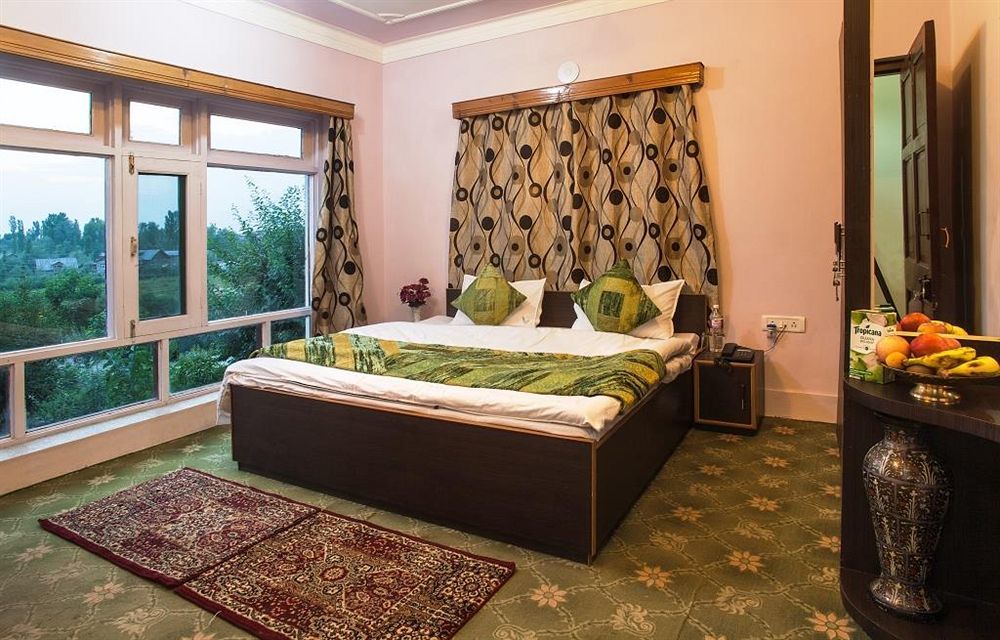 Sheesha Residency Hotel Srinagar  Bagian luar foto