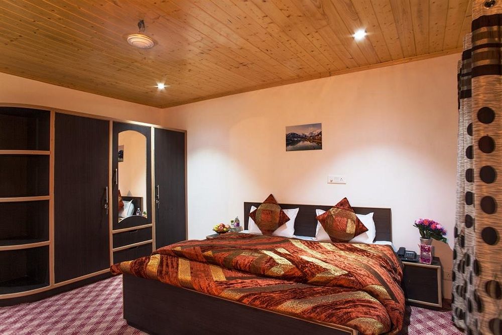 Sheesha Residency Hotel Srinagar  Bagian luar foto