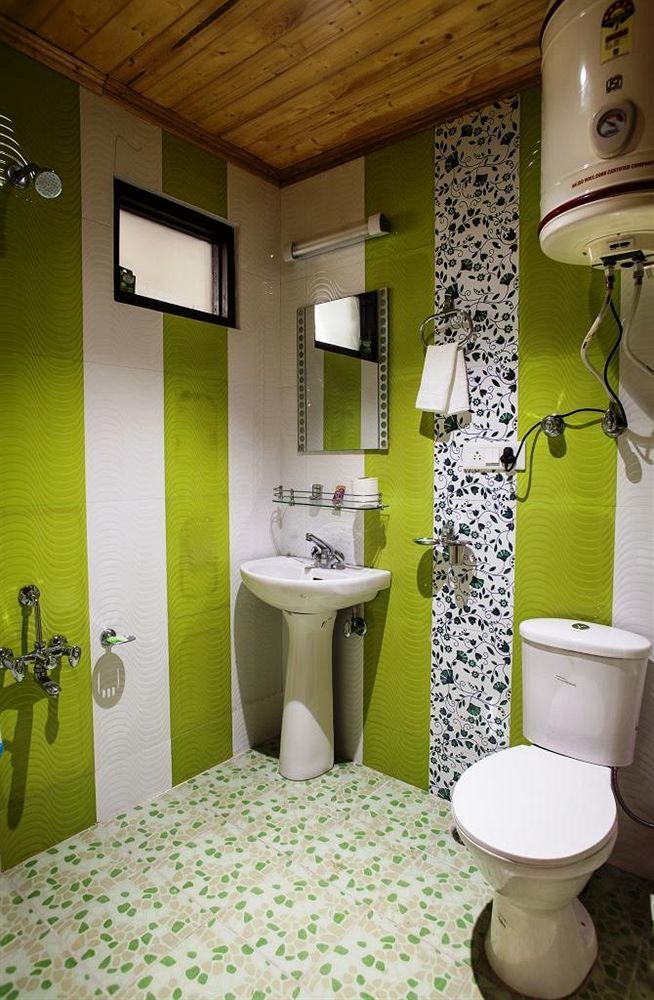 Sheesha Residency Hotel Srinagar  Bagian luar foto
