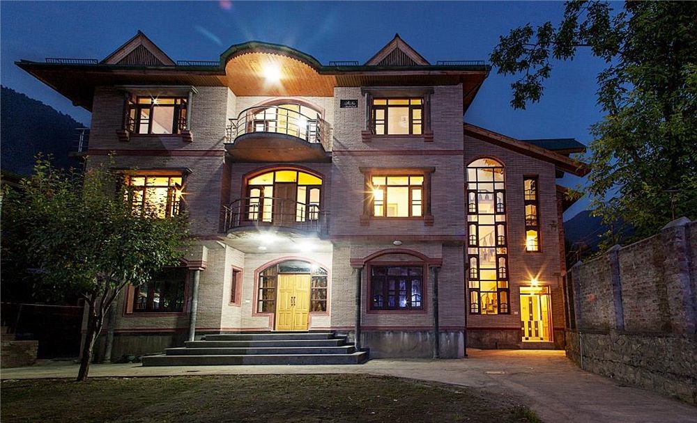 Sheesha Residency Hotel Srinagar  Bagian luar foto