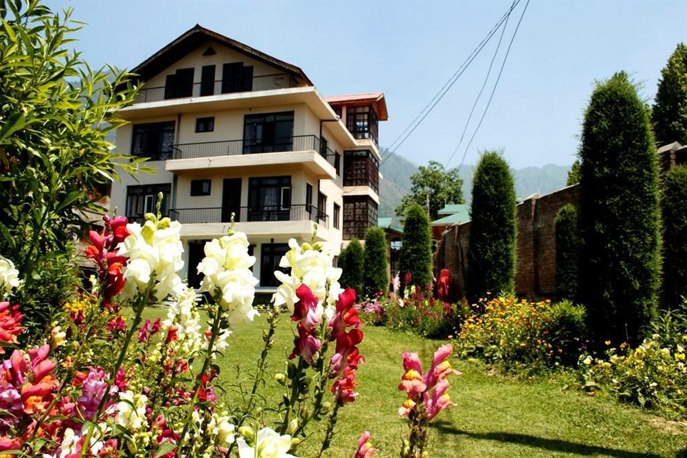 Sheesha Residency Hotel Srinagar  Bagian luar foto
