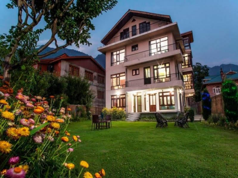 Sheesha Residency Hotel Srinagar  Bagian luar foto